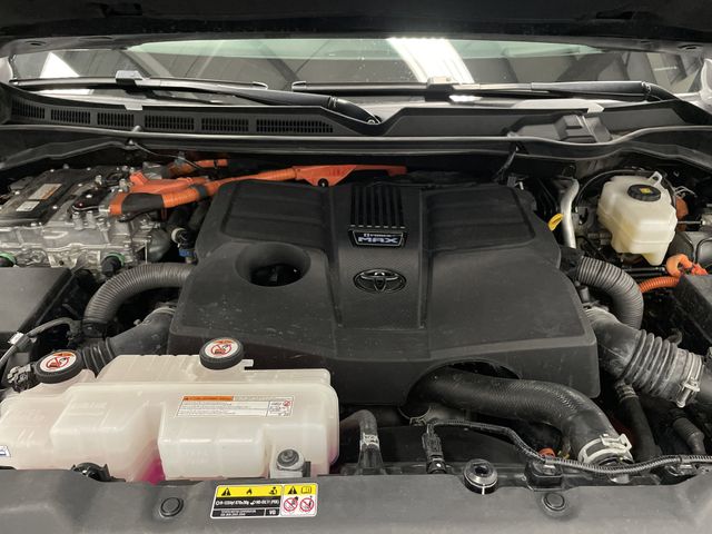 2022 Toyota Tundra Hybrid Platinum photo