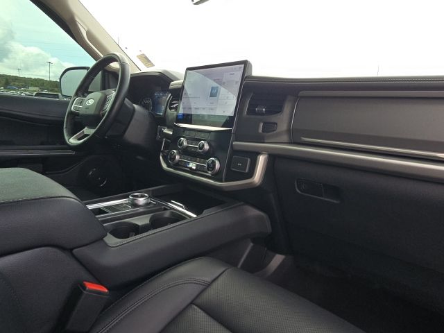 2024 Ford Expedition XLT:B02482