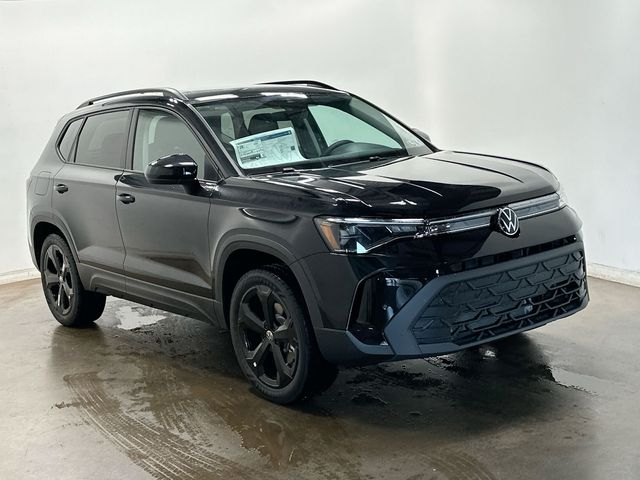 2026 Volkswagen Taos 1.5T SE Black Black at Subaru and VW of Moon Township