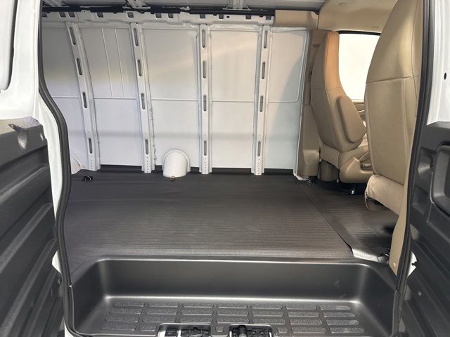 New 2026 Summit White Chevrolet Work Van image 25