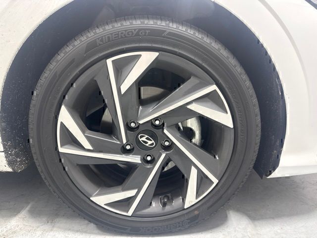 Used 2025 Hyundai Elantra Hybrid Sedan