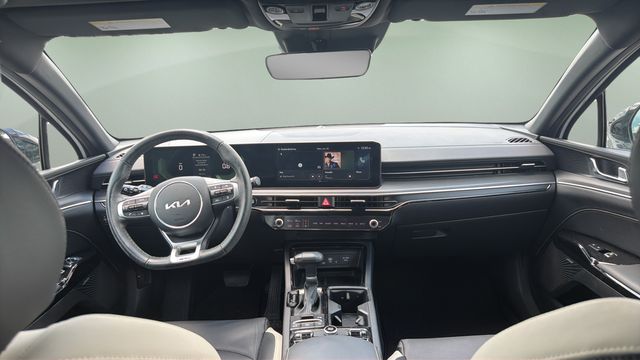 Used 2025 White Kia GT-Line image 23