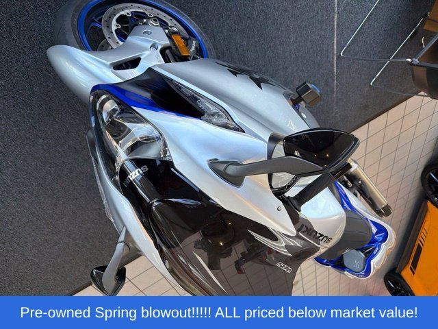 Used 2025 Silver Suzuki R image 2