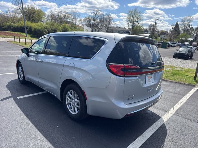 New 2026 Silver Chrysler Select image 5