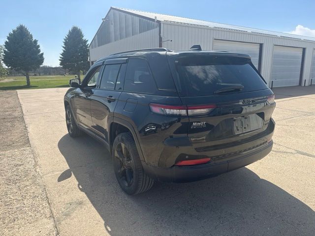 2023 Diamond Black Crystal Pearlcoat Jeep Grand Cherokee Limited 4X4 SUV