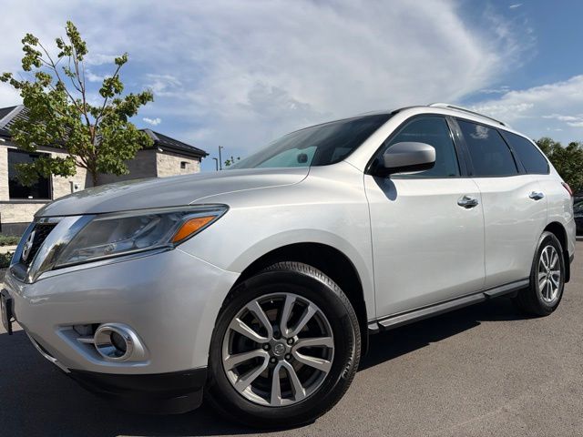 Brilliant Silver Metallic 2016 Nissan Pathfinder SUV / Crossover Four-Wheel Drive Continuously Variable Transmission