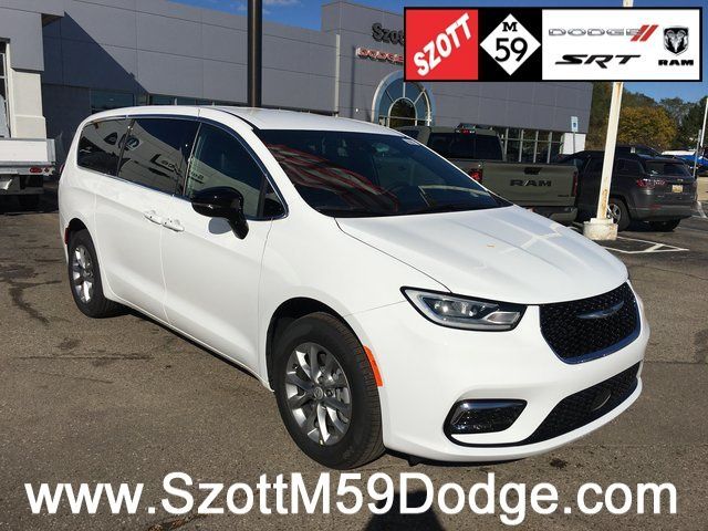 2026 Chrysler Pacifica Select AWD