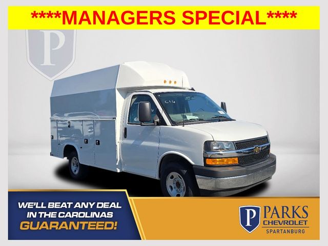 Summit White 2025 Chevrolet Express Chassis Van Rear-Wheel Drive 8-Speed Automatic
