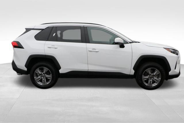 2024 Toyota RAV4 XLE 17