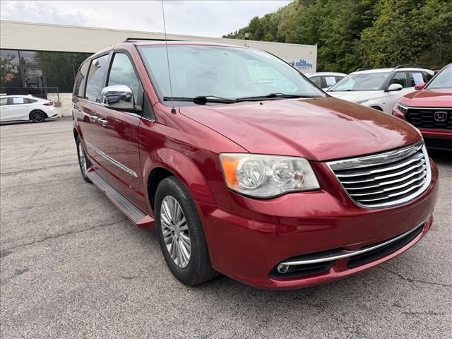 2013 Chrysler Town & Country Touring-L FWD