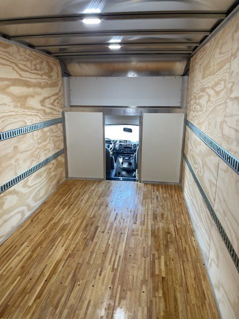 2025 Ford E-Series E-450 SD