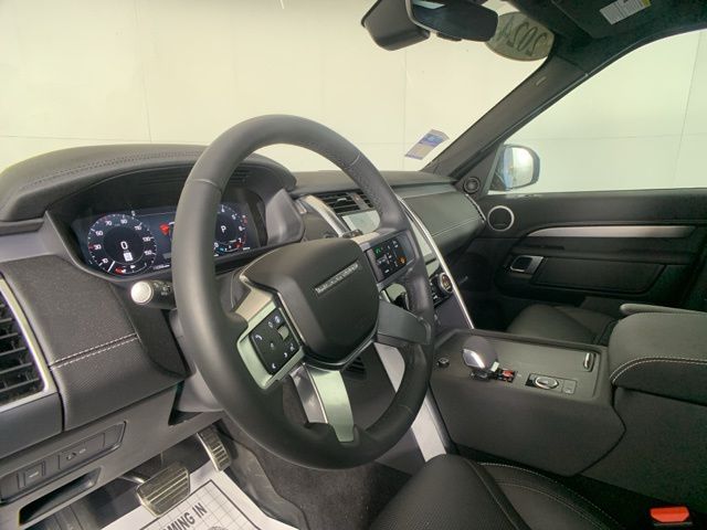 2024 Land Rover Discovery Dynamic SE 15