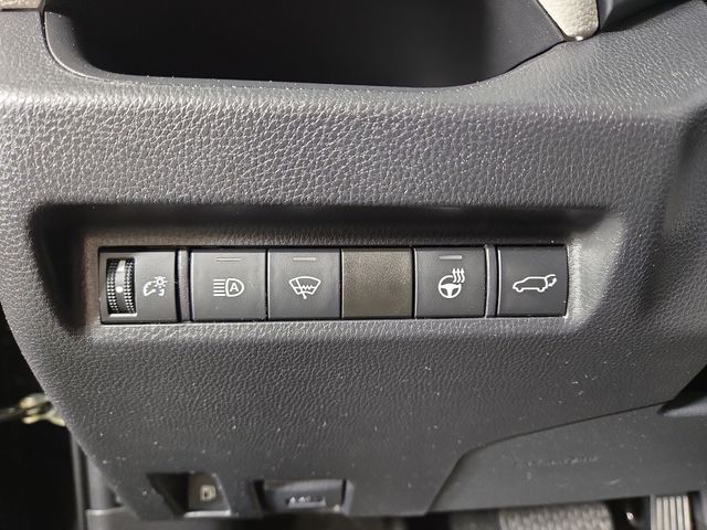 2022 Toyota RAV4 Hybrid XLE photo