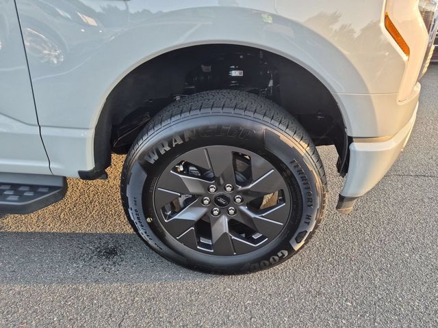 Used 2024 White Ford XLT image 9