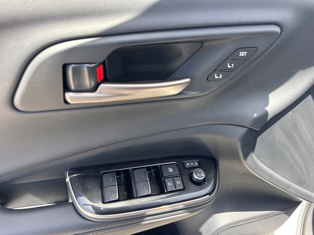 2025 Toyota Crown Signia XLE - Photo 33