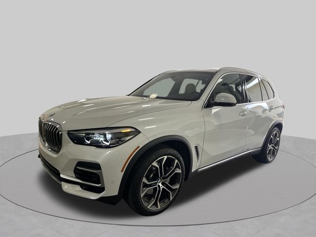 Mineral White Metallic 2022 BMW X5 SUV / Crossover Rear-Wheel Drive 8-Speed Automatic