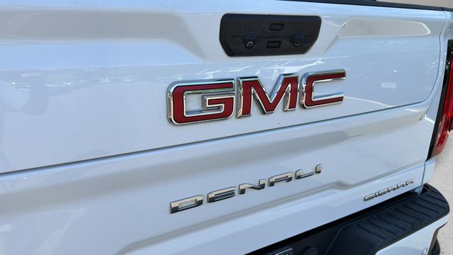 Used 2022 White GMC Denali image 45