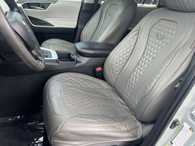 Used 2022  Toyota XLE image 32