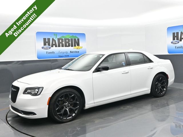 Bright White Clearcoat 2019 Chrysler 300 Sedan Rear-Wheel Drive 8-Speed Automatic