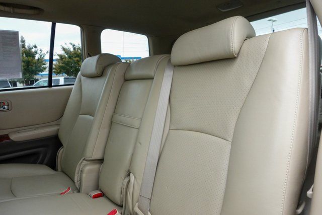 used 2007 Toyota Highlander car, priced at $7,500