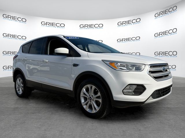 Oxford White 2019 Ford Escape SUV / Crossover Front-Wheel Drive 6-Speed Automatic