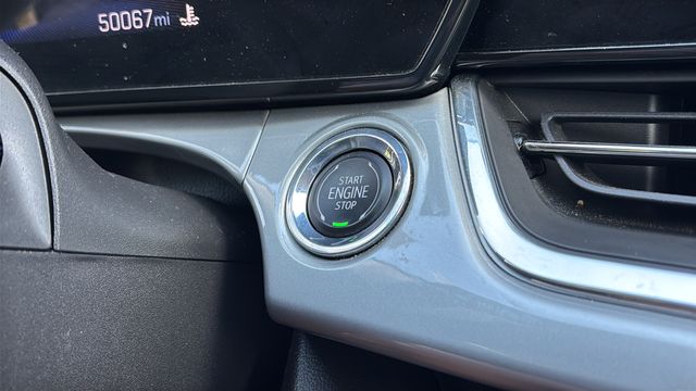 Used 2025 White Chevrolet LT image 29
