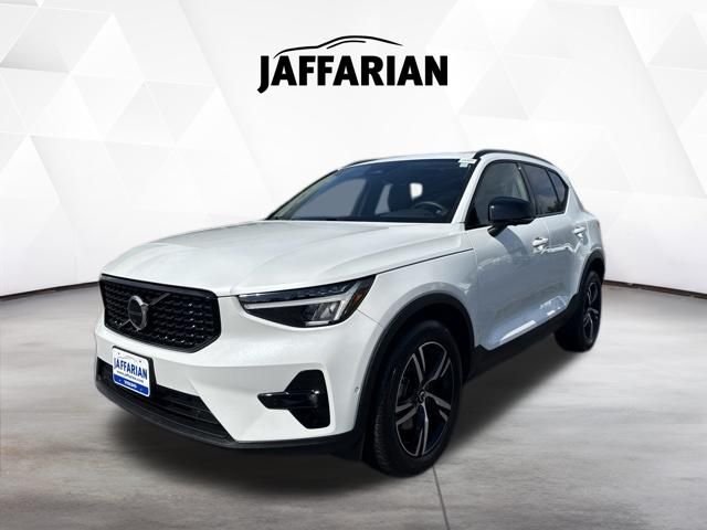 Crystal White 2023 Volvo XC40 SUV / Crossover All-Wheel Drive Automatic