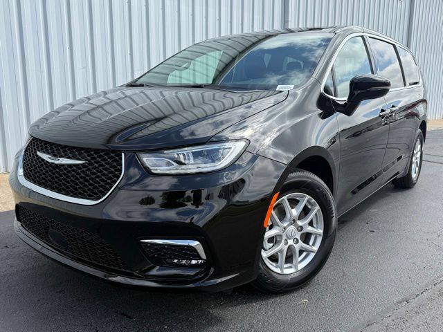 used 2026 Chrysler Pacifica car, priced at $34,996