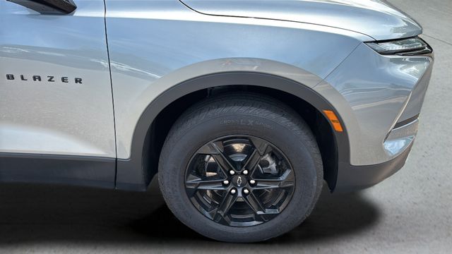 Used 2023 Gray Chevrolet LT image 33
