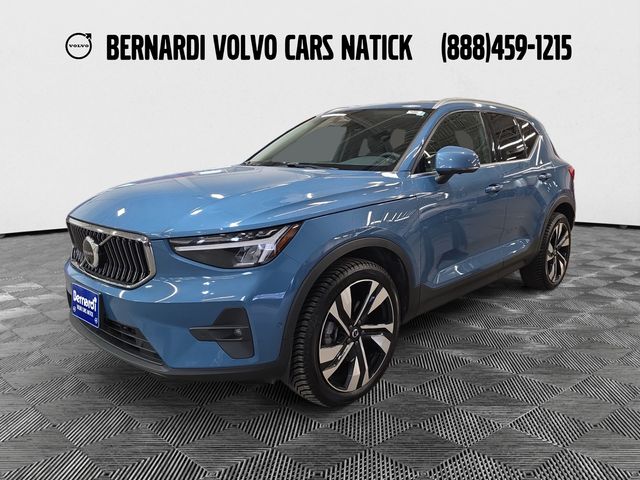 2023 Volvo XC40 B5 Plus Bright Theme AWD
