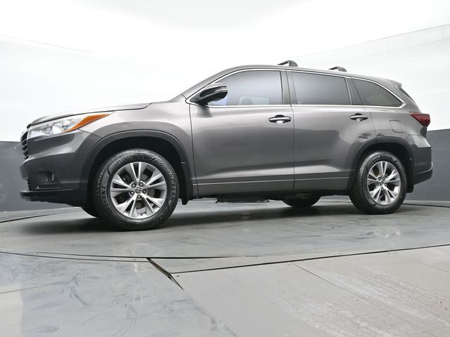 2016 Toyota Highlander LE Plus V6 28