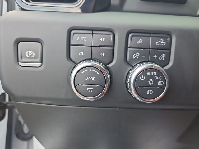 Used 2024 White GMC AT4 image 27