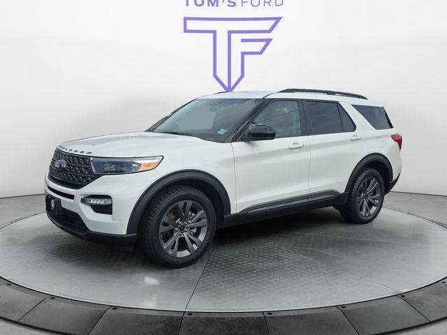White Metallic 2022 Ford Explorer SUV / Crossover All-Wheel Drive Automatic
