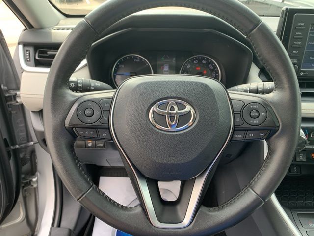 2021 Toyota RAV4 Hybrid XLE photo