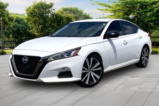 Glacier White 2019 Nissan Altima Sedan Front-Wheel Drive Continuously Variable Transmission