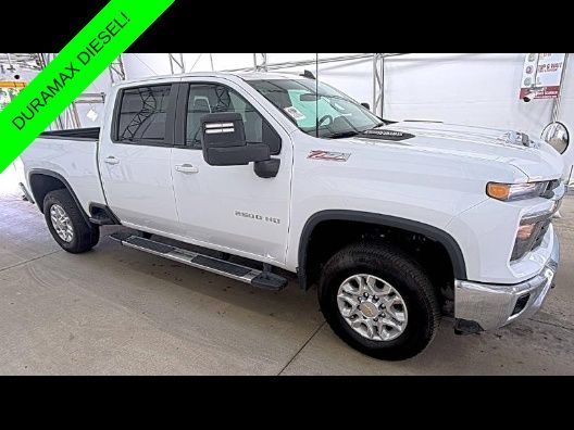 Summit White 2026 Chevrolet Silverado 2500HD Pickup Truck Four-Wheel Drive Automatic