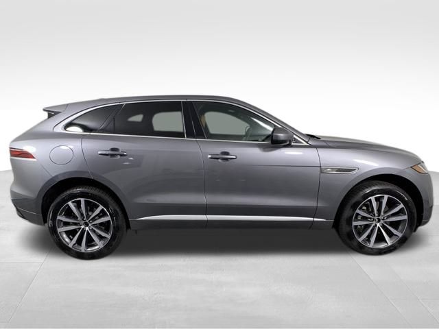 2024 Jaguar F-PACE P250 11