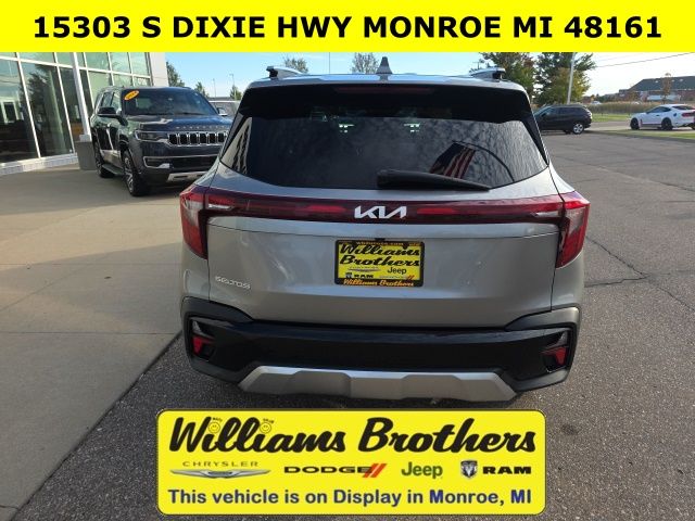 2024 Kia Seltos S - Steel Gray exterior view 6