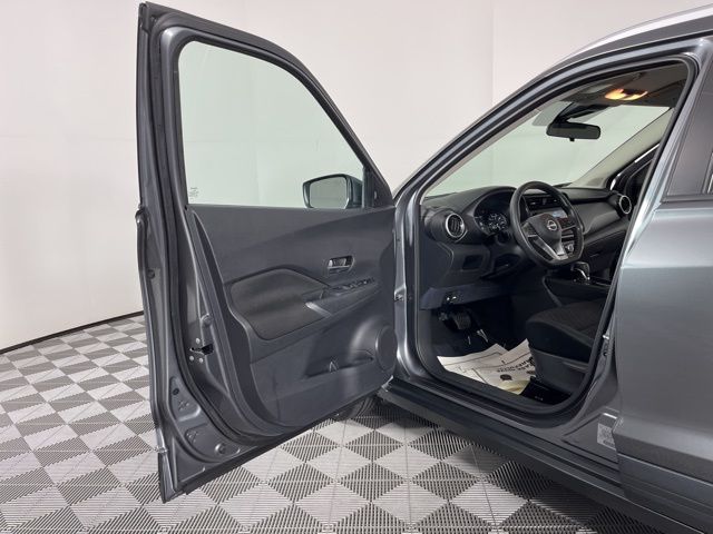 2023 Gun Metallic Nissan Kicks SV FWD SUV