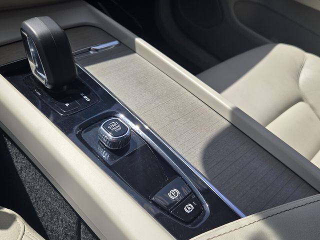 2023 Volvo XC60 - $31,877