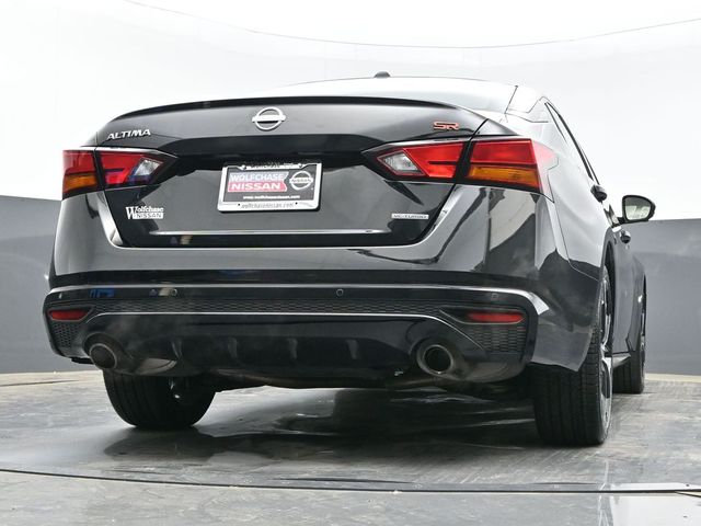2024 Super Black Clearcoat Nissan Altima 2.0 SR FWD Sedan