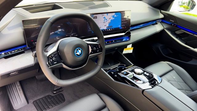 2025 BMW i5 xDrive40 18