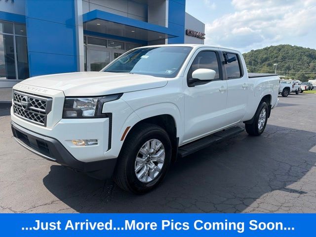 Glacier White 2022 Nissan Frontier Pickup Truck Four-Wheel Drive 9-Speed Automatic