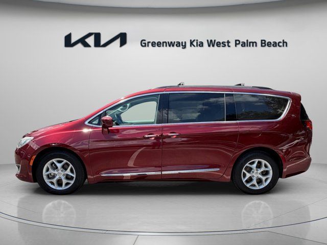 Used 2017 Red Chrysler Touring L image 4