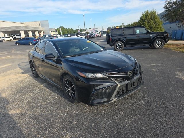 Used 2022 Midnight Black Metallic Toyota SE image 3