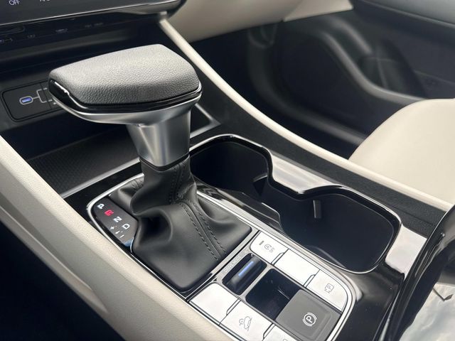 New 2026 White Hyundai SEL Plus image 27