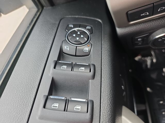 Used 2016 White Platinum Clearcoat Metallic Ford Lariat image 28