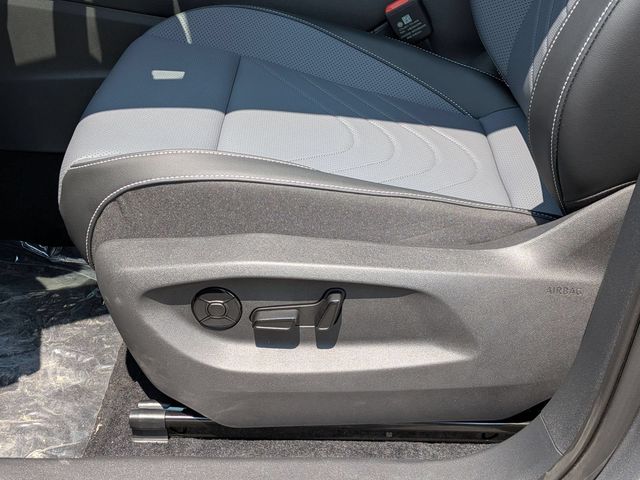 2025 Volkswagen Tiguan SE - Photo 14
