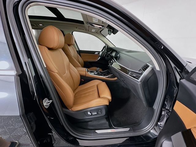Thumbnail: 2021 BMW X7 - 31