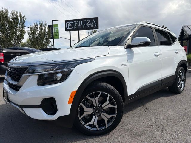 Snow White Pearl 2021 Kia Seltos SUV / Crossover All-Wheel Drive Continuously Variable Transmission